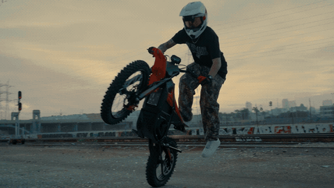 Yozma IN 10 în acțiune, wheelie